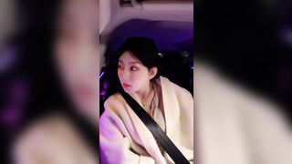 小野猫 99年兼职外围女神的一天，同城约炮开车上门服务，土豪富二代赴约，被偷拍，不过瘾再自慰