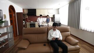 和朋友美人母亲用匹配软件约会，紧张2人抛弃理性本能地互相交融在一起